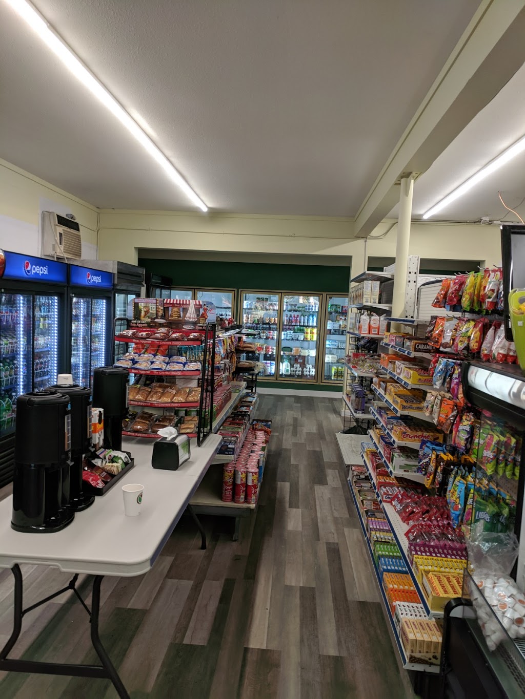 Lakeside Market Cultus Lake | 3776 Columbia Valley Rd, Cultus Lake, BC V2R 5A3, Canada | Phone: (604) 464-9433