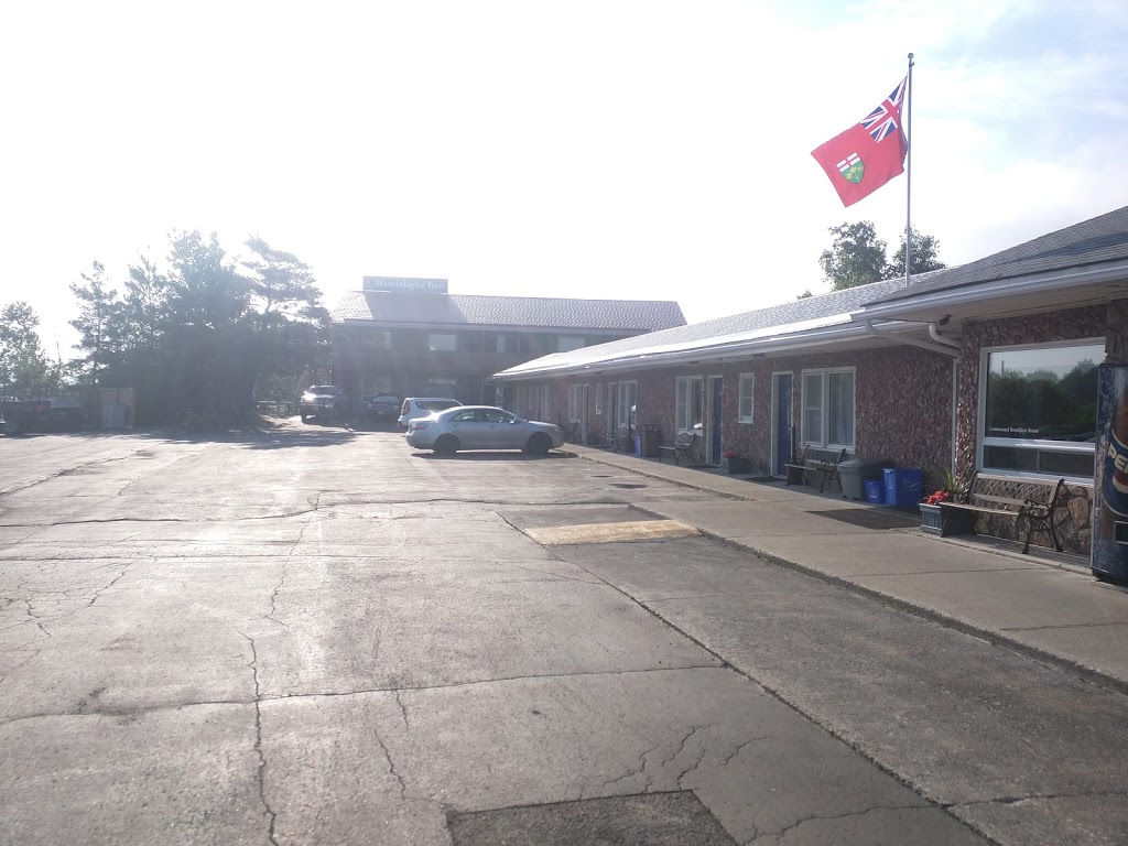 Moonlight Inn and Suites Sudbury | 350 Moonlight Ave, Sudbury, ON P3B 3W3, Canada | Phone: (705) 566-0321