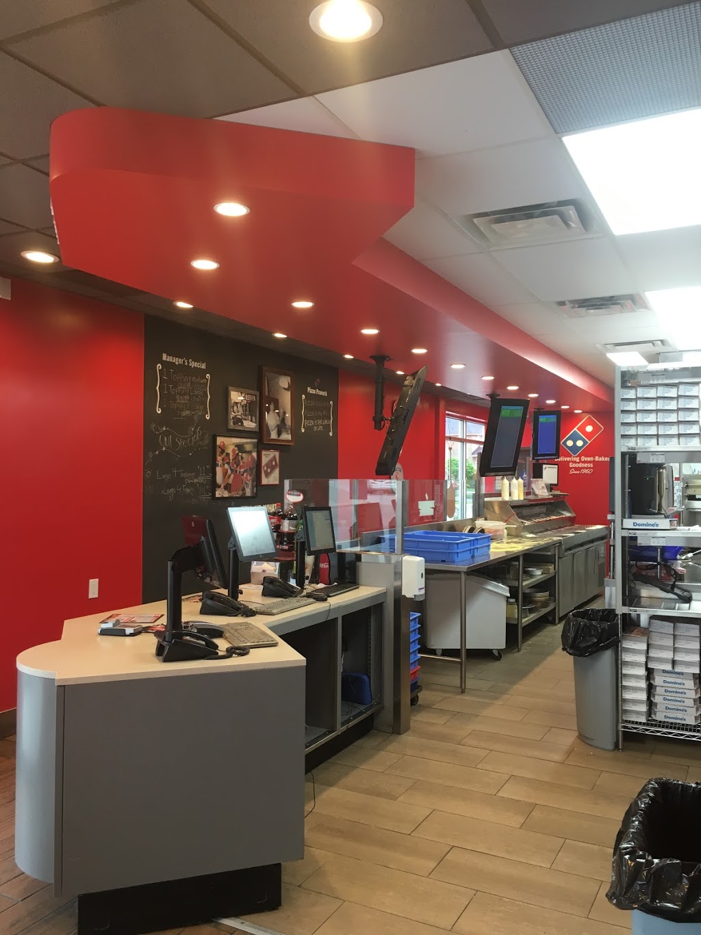 Dominos Pizza | 2387 Trafalgar Rd Unit #1, Oakville, ON L6H 6K7, Canada | Phone: (905) 257-2900