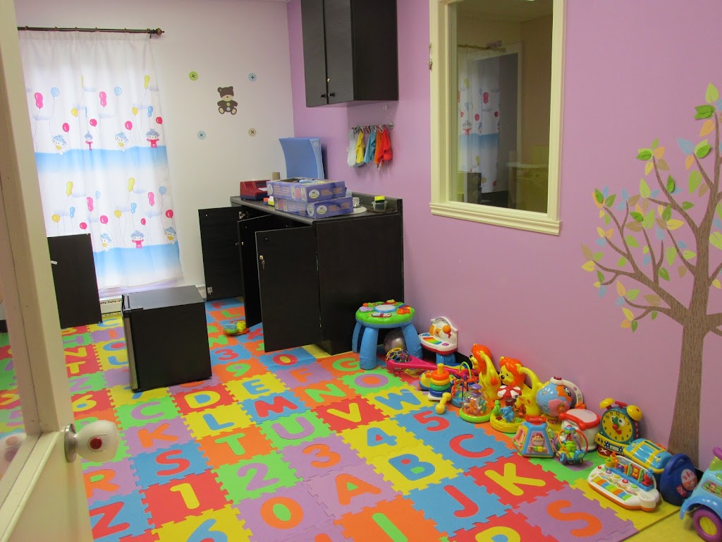 Nursery Educational Lacadémie Royale | 7055 Rue Jarry E, Anjou, QC H1J 1G3, Canada | Phone: (514) 353-4771