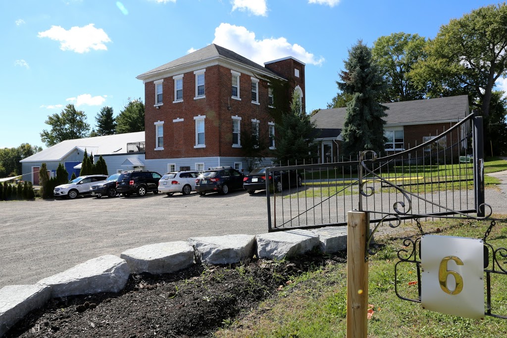 Empire Inn and Suites | 6 Stanley St, Bloomfield, ON K0K 1G0, Canada | Phone: (613) 393-3003