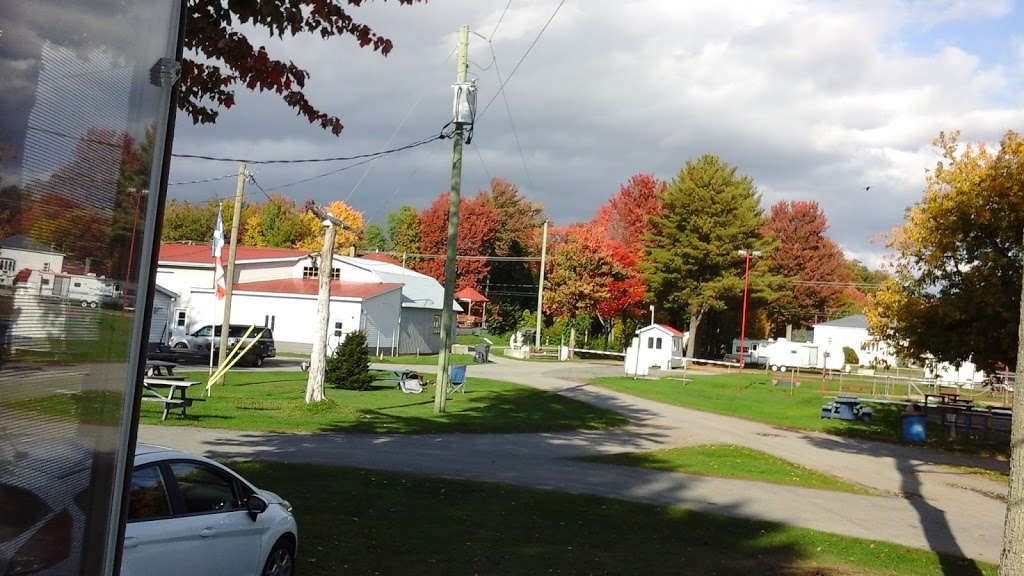 Camping Mauricie Lac Blais | 2191 7e Rang, Saint-Étienne-des-Grès, QC G0X 2P0, Canada | Phone: (819) 535-2783