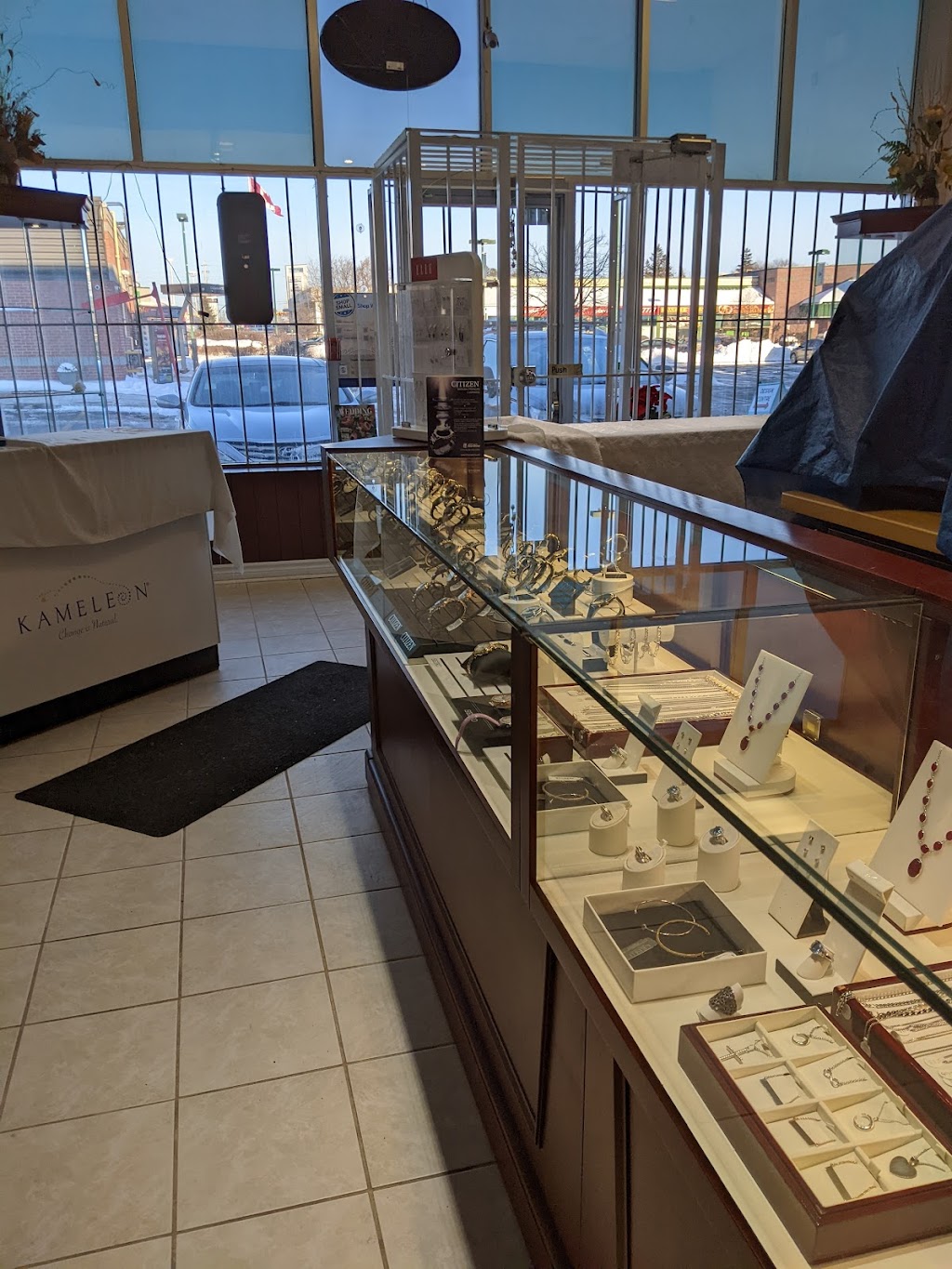 Le`s Jewellery | 2446 Bank St, Ottawa, ON K1V 1A4, Canada | Phone: (613) 733-3888