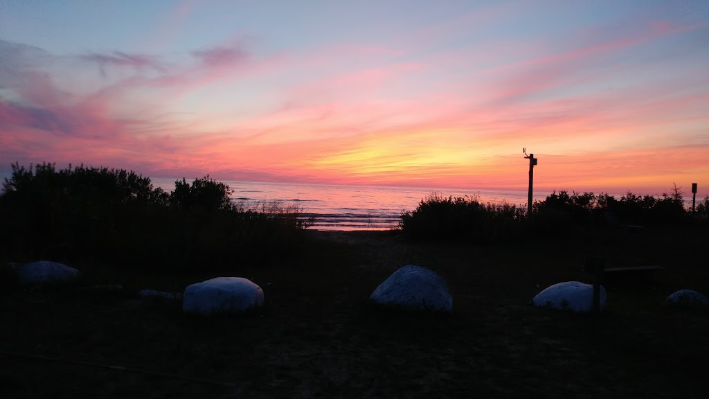 Brums place Cottage Rental | 10 6th Ave S, Sauble Beach, ON N0H 2G0, Canada | Phone: (647) 342-4322
