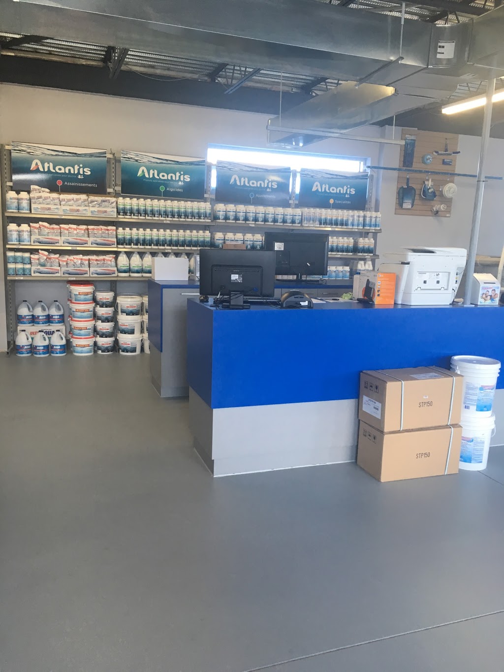Piscine Terrebonne | 6000 Boulevard Laurier Suite 100, Terrebonne, QC J7M 0A1, Canada | Phone: (450) 918-9595