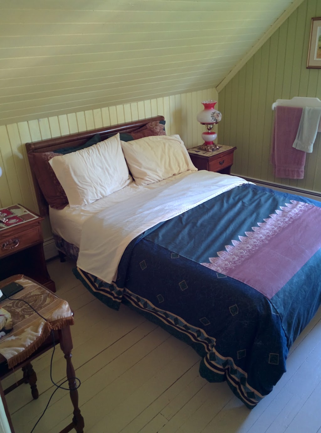 Auberge Le Saint-Leon | 999 Chemin de Piopolis, Val-Racine, QC G0Y 1E1, Canada | Phone: (819) 657-1037