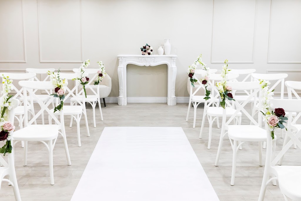 The Lindsay Lounge | 68 McLaughlin Rd unit 5, Lindsay, ON K9V 6B5, Canada | Phone: (705) 701-9664