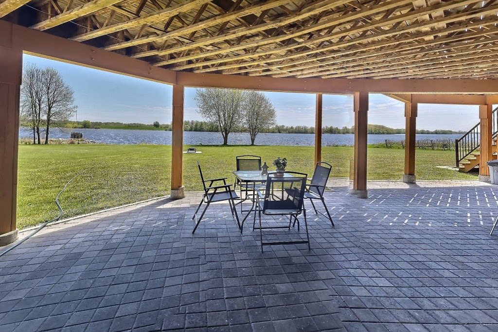 Pleasant Bay Getaway | 19281 Loyalist Pkwy, Consecon, ON K0K 1T0, Canada | Phone: (613) 399-3688