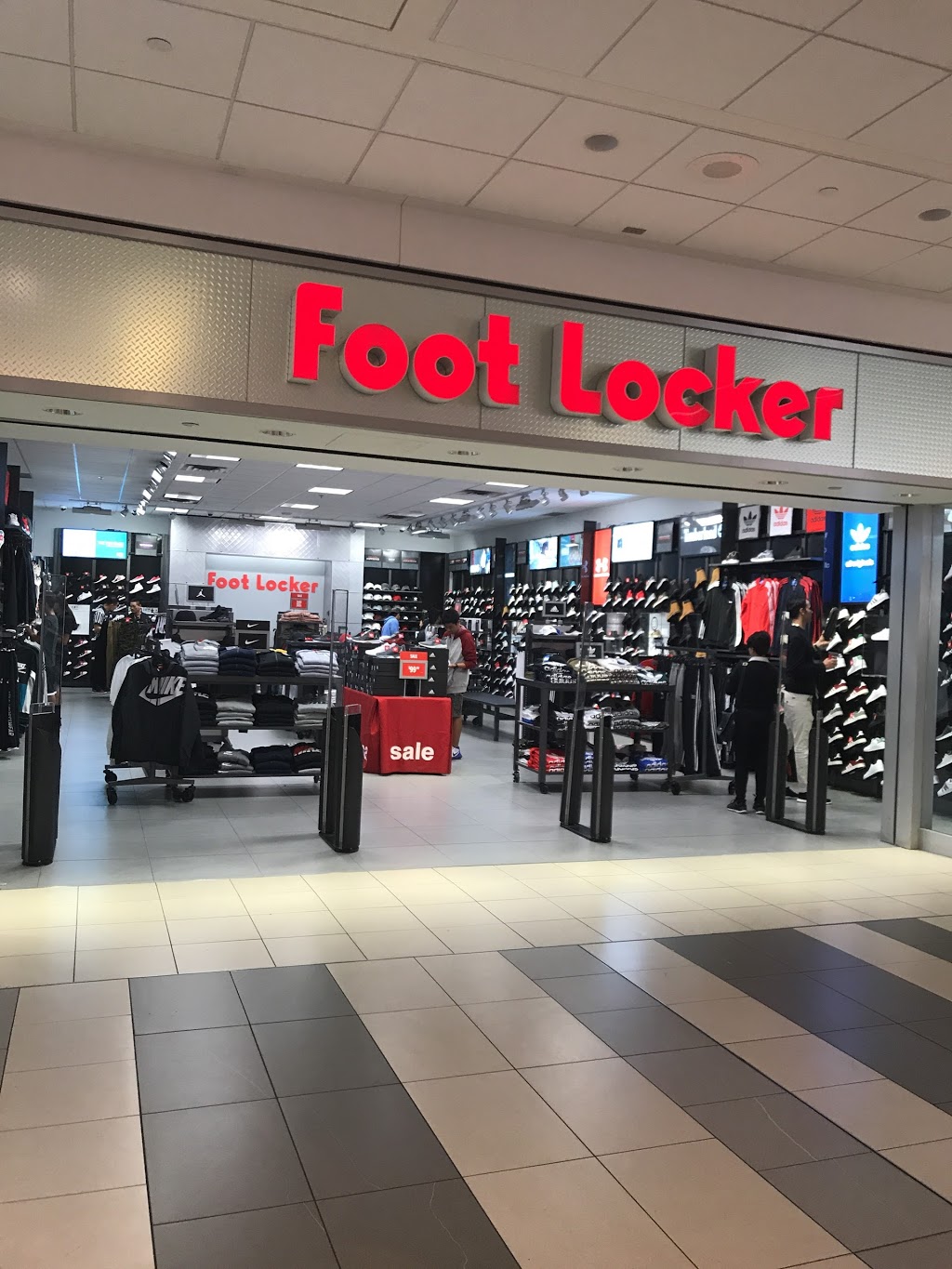 Foot Locker | 1 Promenade Cir, Thornhill, ON L4J 4P8, Canada | Phone: (905) 886-1360