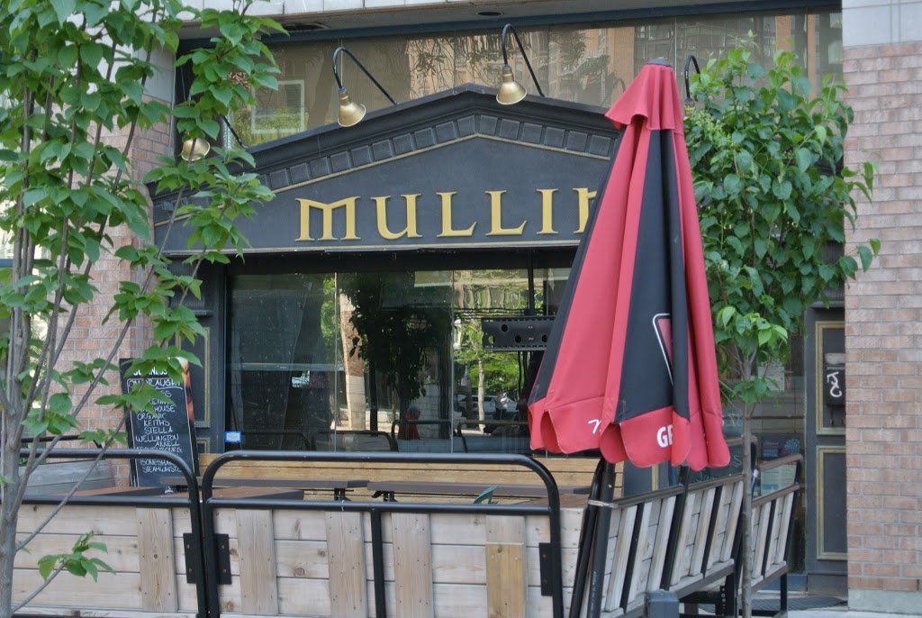Mullins Irish Pub | 1033 Bay St, Toronto, ON M4W 1A7, Canada | Phone: (416) 963-3000