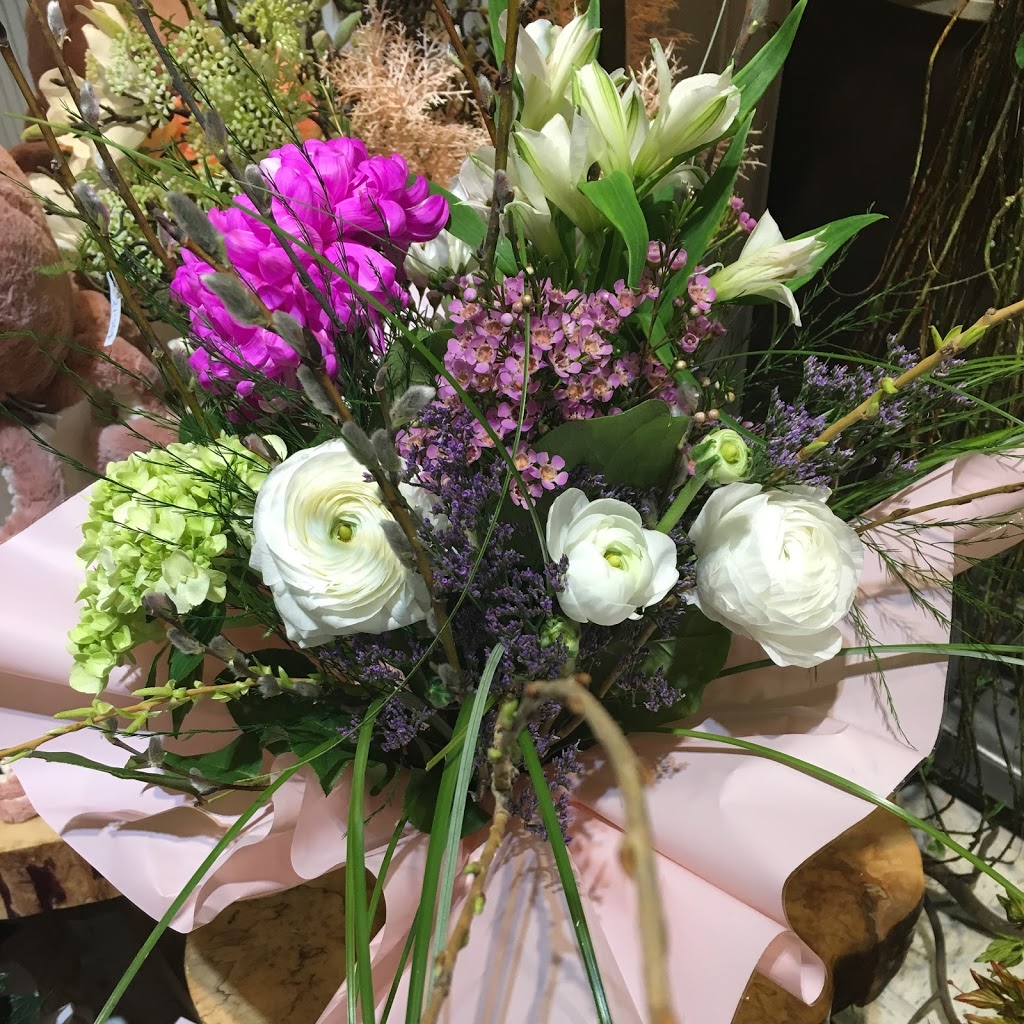Fleuriste Fleurs de Cactus | 317 Boulevard Sir-Wilfrid-Laurier, Mont-Saint-Hilaire, QC J3H 3N8, Canada | Phone: (450) 464-0340