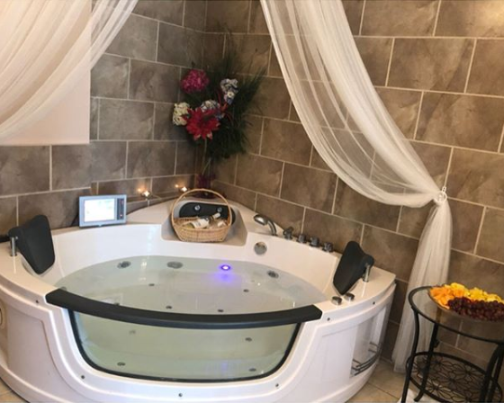 Aaina Salon & Spa | 5 Laurel St, Waterloo, ON N2J 2H1, Canada | Phone: (519) 570-0000