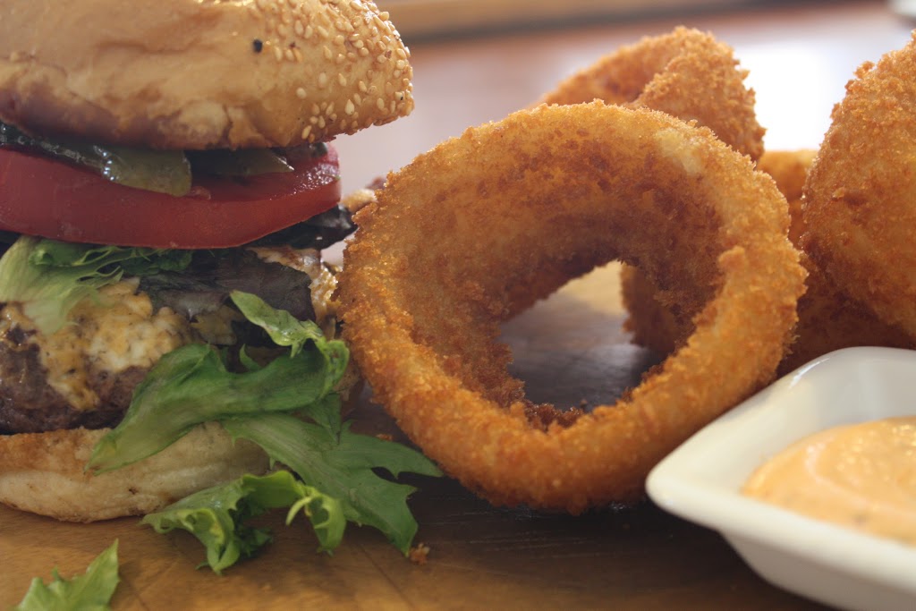 FanJoy Restaurant & Bar | 100 Trafalgar Rd N, Hillsburgh, ON N0B 1Z0, Canada | Phone: (519) 308-0900