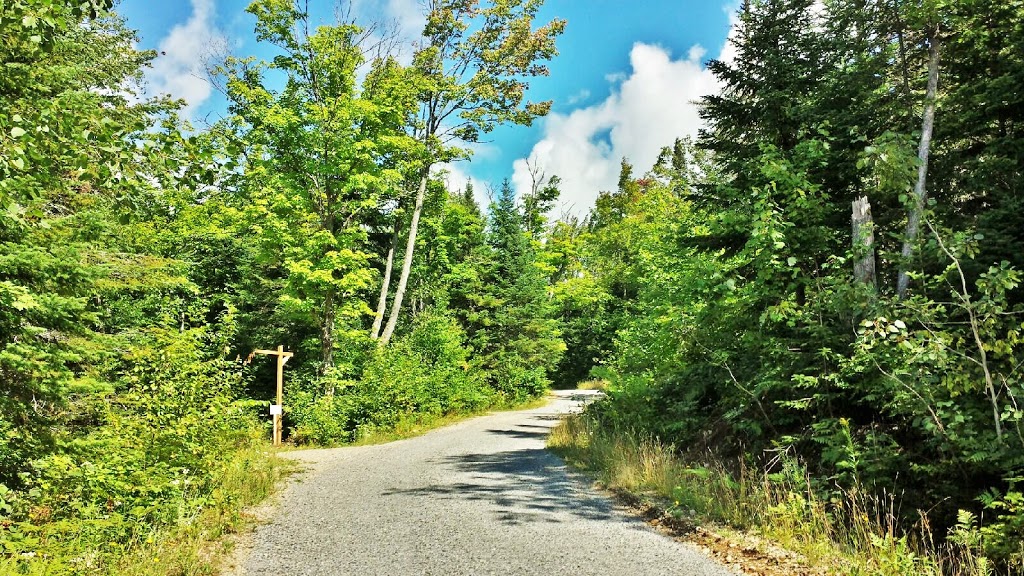 Chalet Spa La Hutte | 2208-B QC-125, Notre-Dame-de-la-Merci, QC J0T 2A0, Canada | Phone: (877) 560-8060