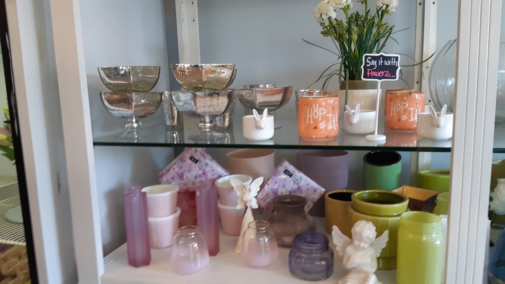 Kelly Greens Flower & Gift Shop | 20 Grand Ave S unit 101, Cambridge, ON N1S 2L4, Canada | Phone: (519) 621-5210