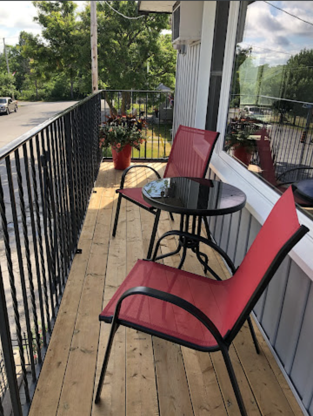 New Rockland Motel | 3 Canal St E, Bobcaygeon, ON K0M 1A0, Canada | Phone: (705) 738-4300