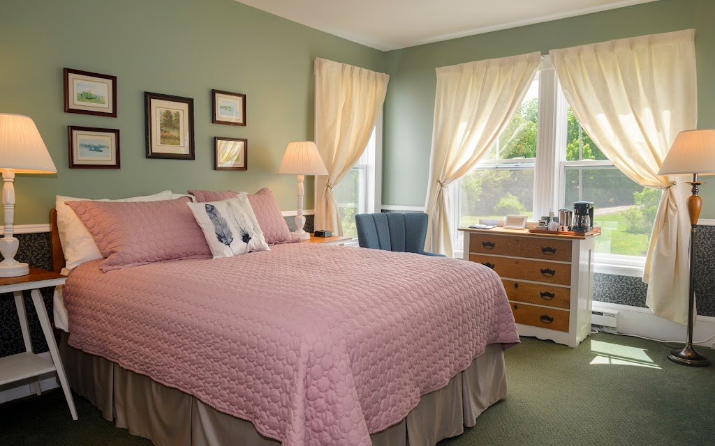 The Harbourview Inn | 25 Harbourview Rd, Smiths Cove, NS B0S 1S0, Canada | Phone: (902) 245-5686