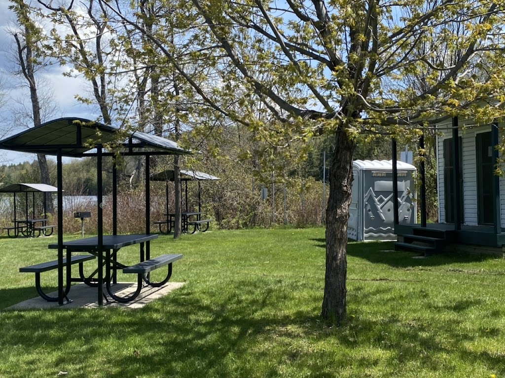 Plage Municipale du Lac Saint-Pierre | 1214 Rte Principale, Val-des-Monts, QC J8N 2K7, Canada | Phone: (819) 457-9400
