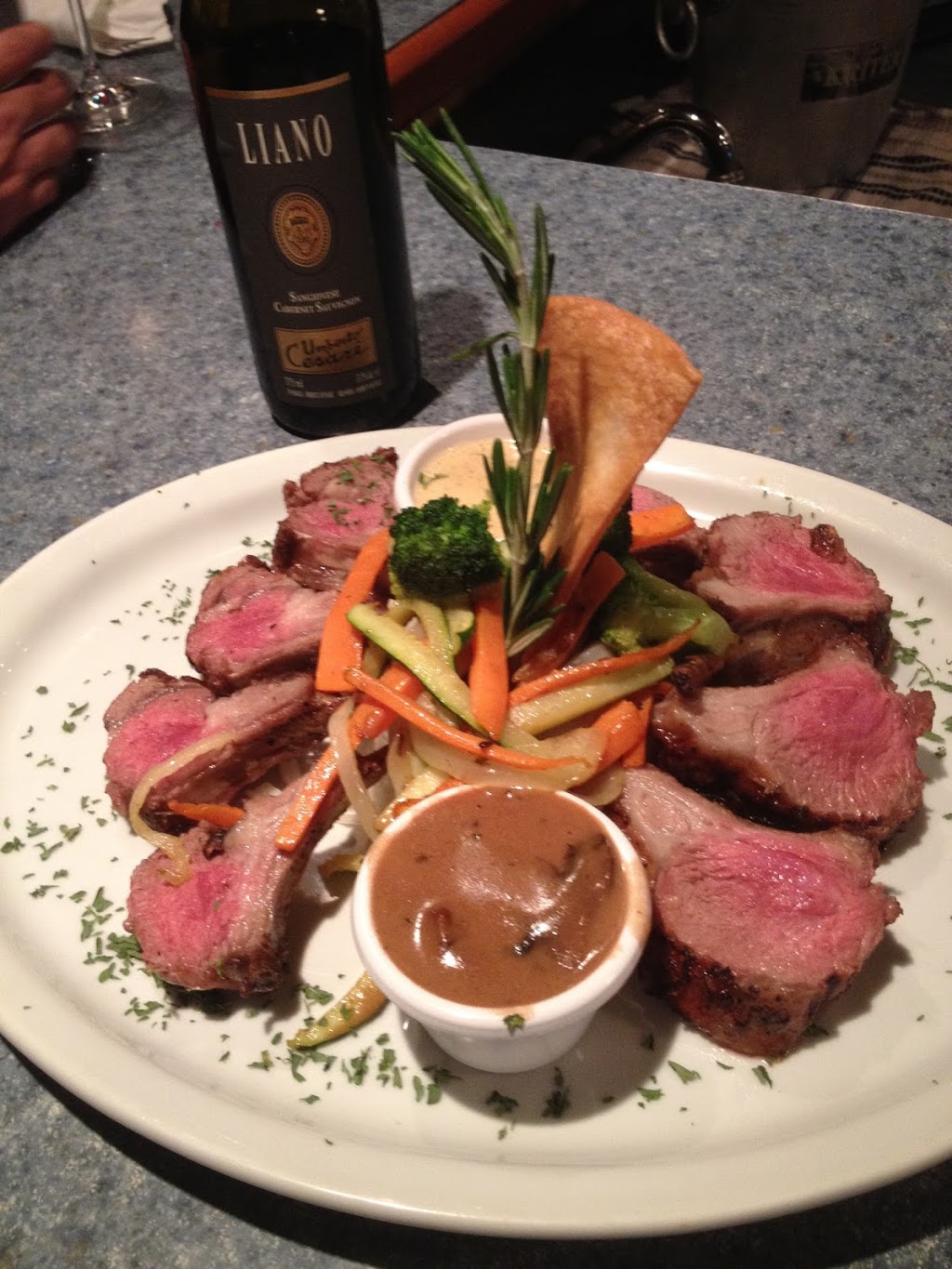 Resto Bistro Le Parissi | 44 Rue Principale, Chénéville, QC J0V 1E0, Canada | Phone: (819) 428-1200