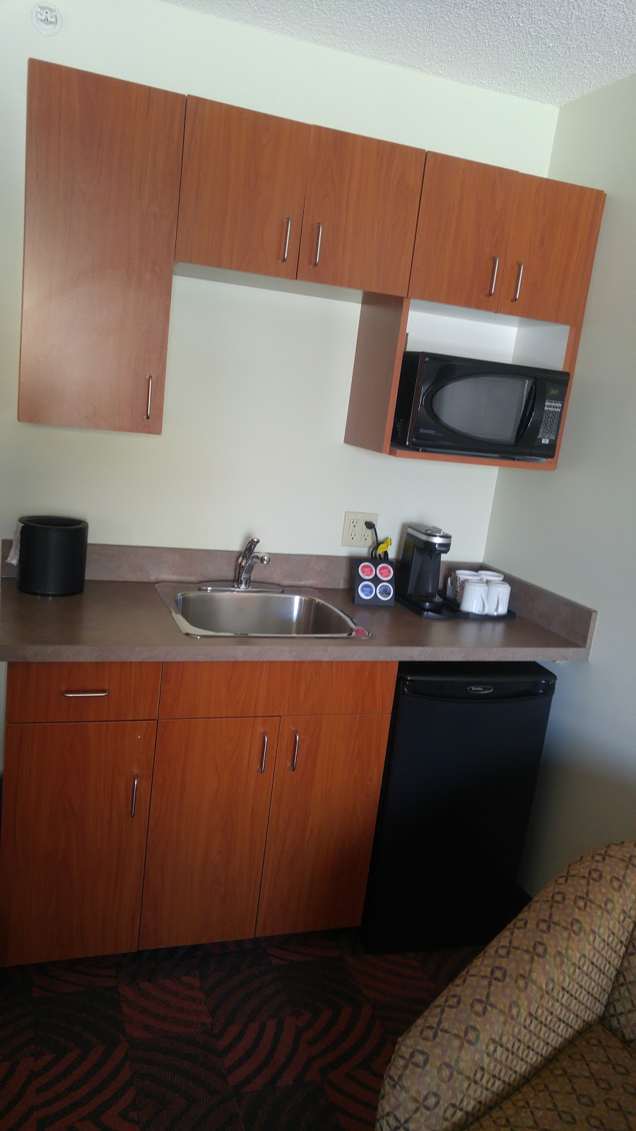 Service Plus Inns | 3503 114 Ave SE, Calgary, AB T2Z 3X2, Canada | Phone: (403) 256-5352