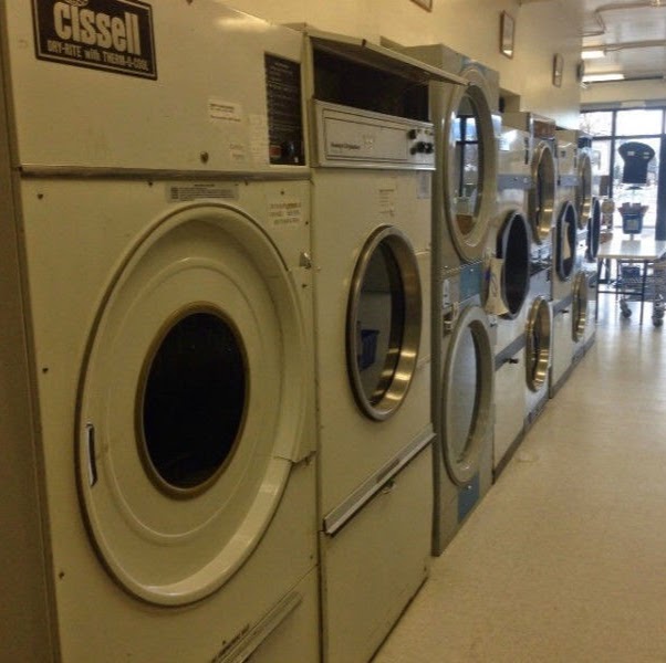 Village Coin Laundry and purified water | 555 Montgomery Rd, Kelowna, BC V1X 3C6, Canada | Phone: (778) 753-5505