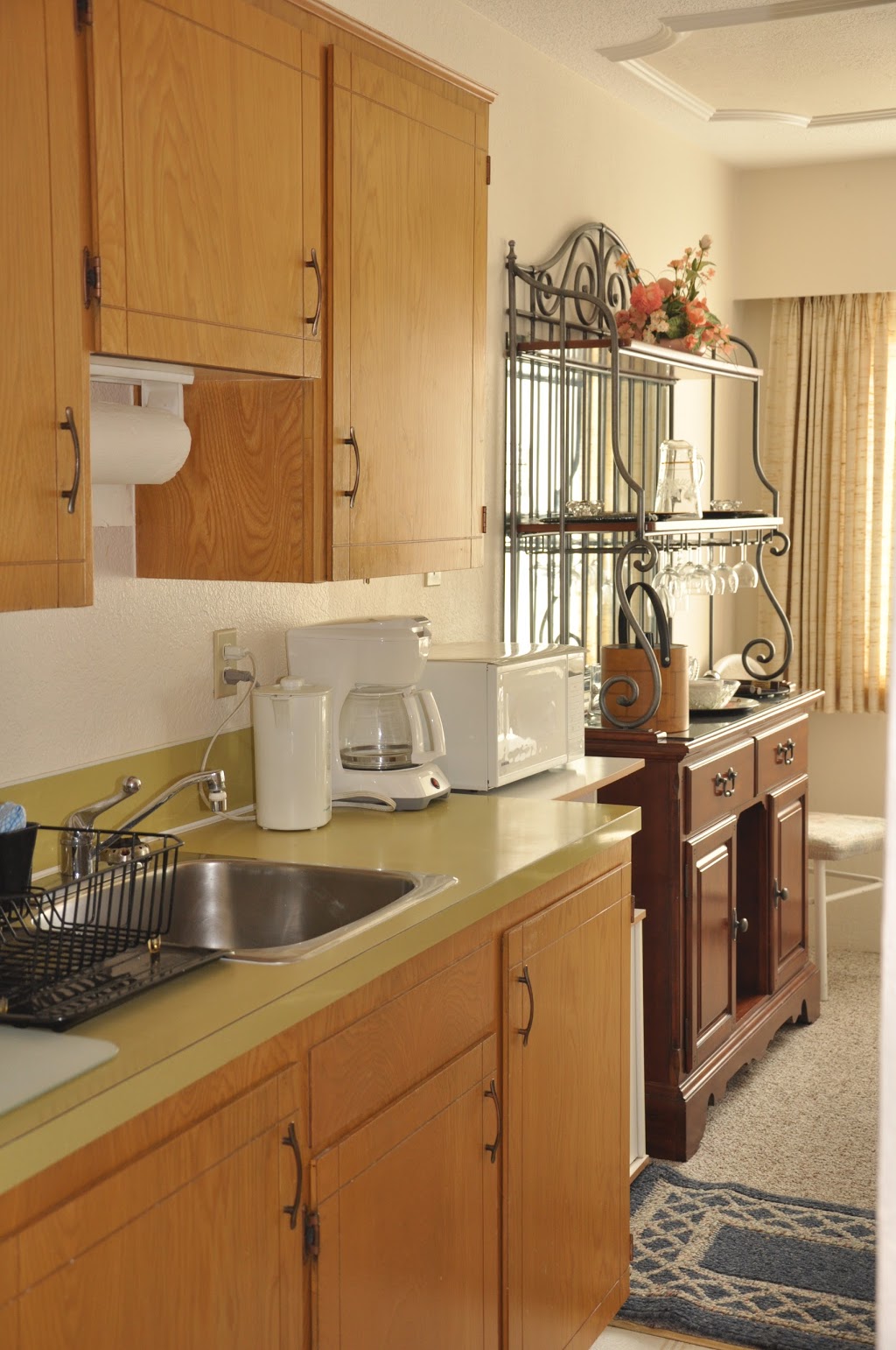 Villa Superior | 455 Superior St, Victoria, BC V8V 1T5, Canada | Phone: (250) 383-8765