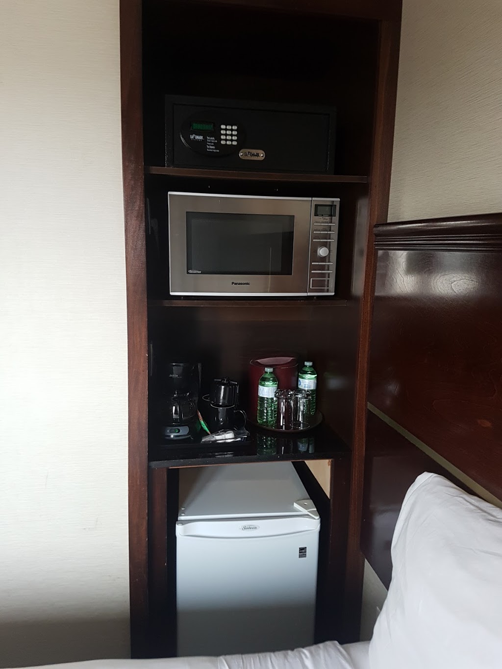 New Woodbine Motel | 7242 ON-27, Woodbridge, ON L4L 1A5, Canada | Phone: (905) 851-2876