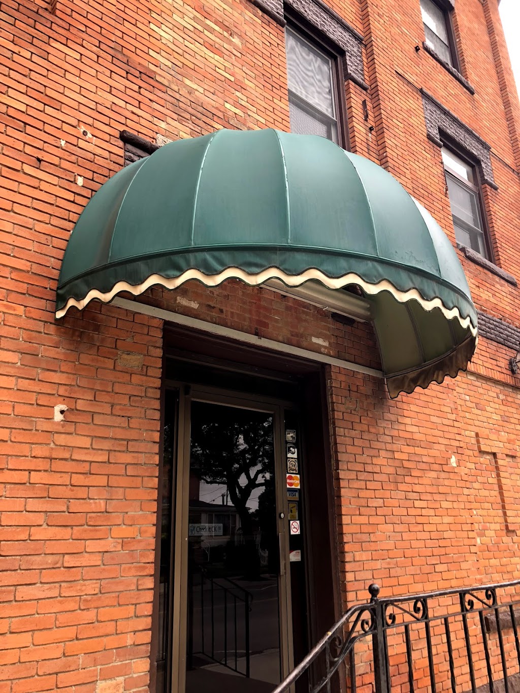 Johnny Quests | 62 London Rd, Thamesville, ON N0P 2K0, Canada | Phone: (519) 692-5033