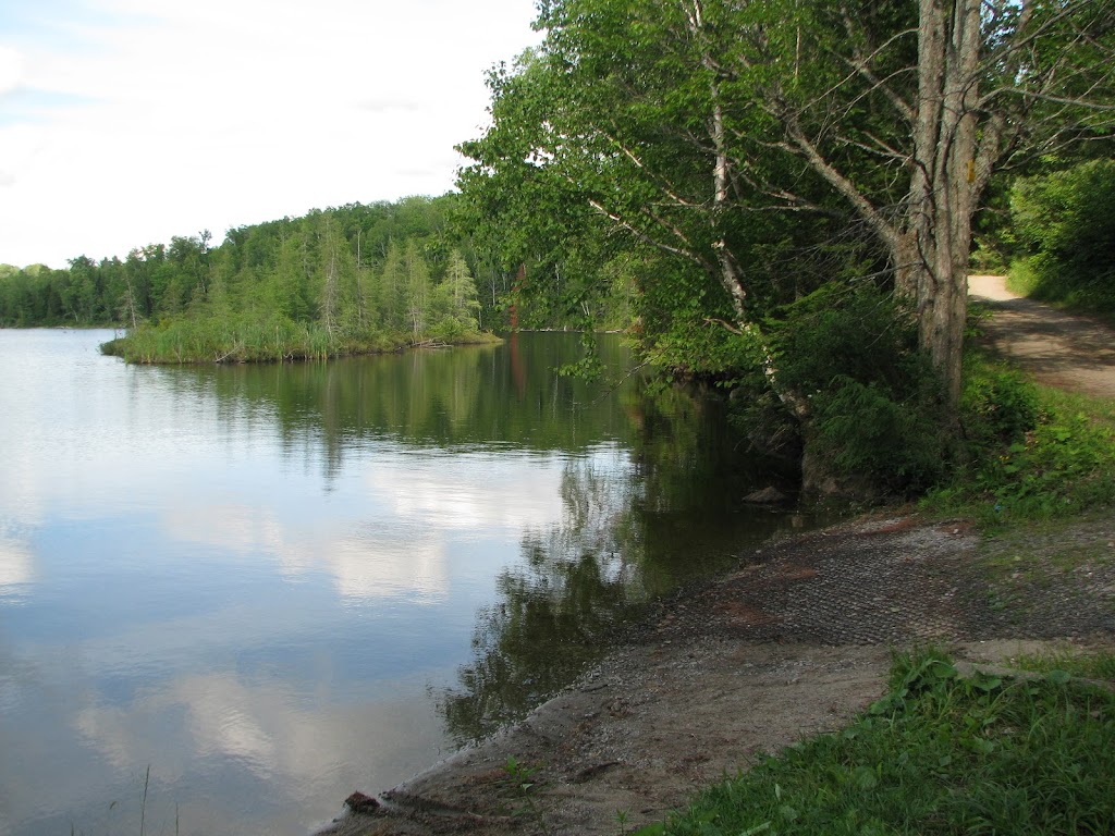 Glamour Lake Park | 2293 Glamorgan Rd, Gooderham, ON K0M 1R0, Canada | Phone: (705) 448-2981