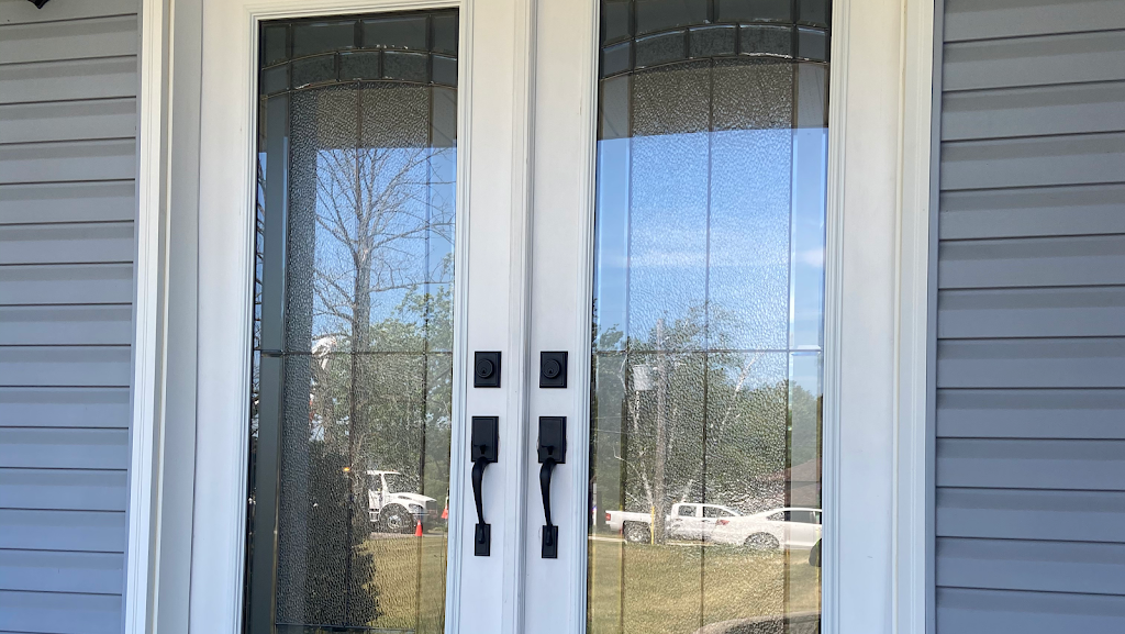 Distinctive Glass Door Inserts | 482 Kwapis Blvd, Newmarket, ON L3X 3K5, Canada | Phone: (905) 955-7540