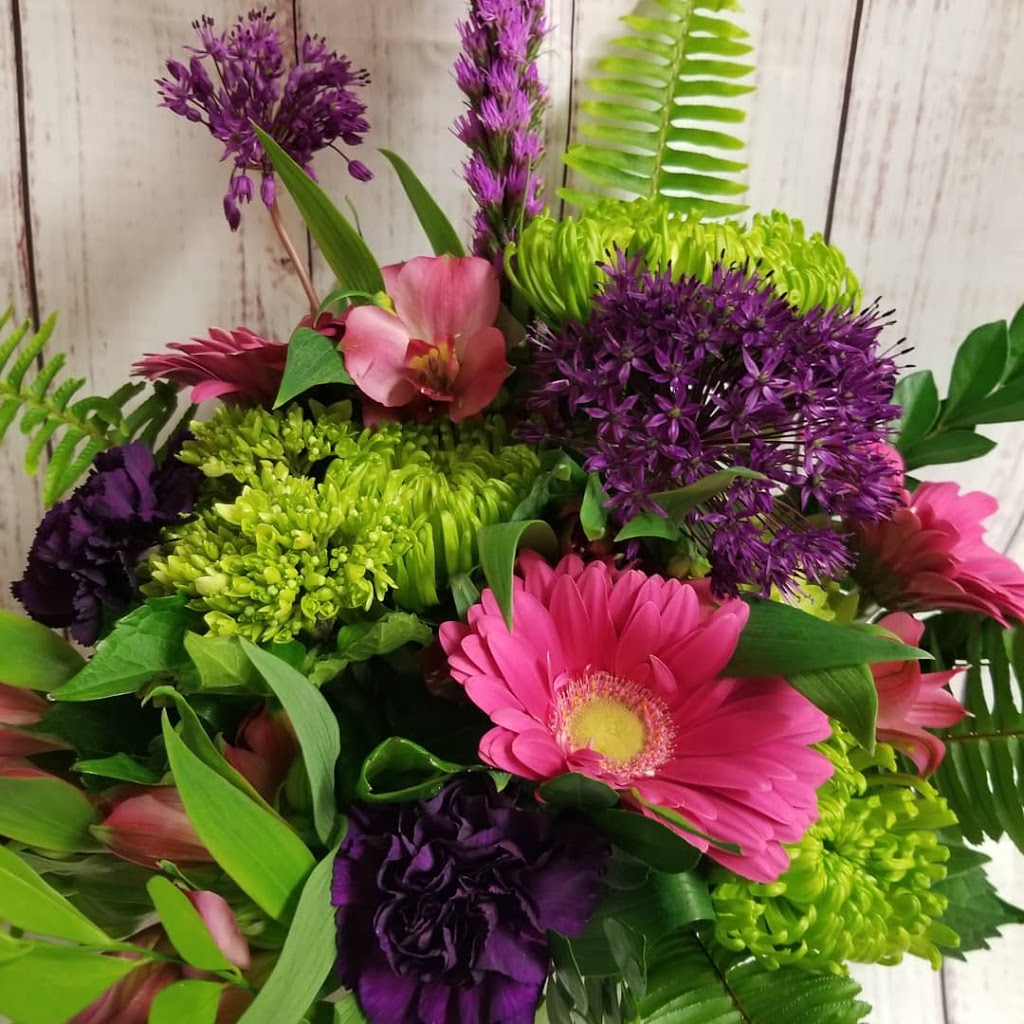 Blooms n Rooms | 17 Main St S, Seaforth, ON N0K 1W0, Canada | Phone: (519) 527-0555