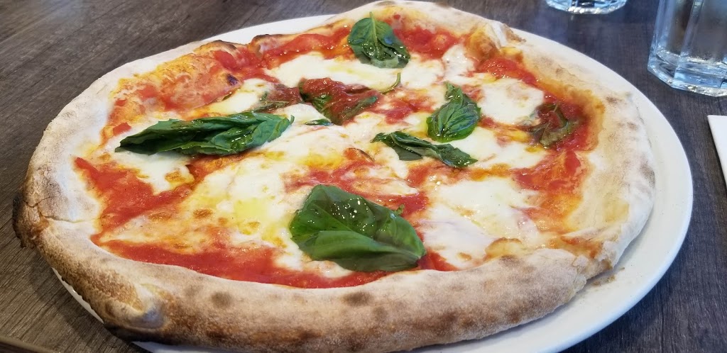 Vivo Pizza+Pasta | 17285 Leslie St, Newmarket, ON L3Y 0A4, Canada | Phone: (905) 895-8486