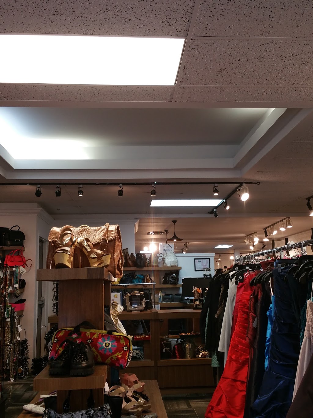 Vespucci Consignment | 12529 102 Ave NW, Edmonton, AB T5N 0M4, Canada | Phone: (780) 451-1562