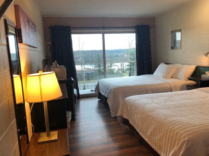 Holiday House Seaview Motel | 540 Esplanade Ave, Ladysmith, BC V9G 1A6, Canada | Phone: (250) 618-5830
