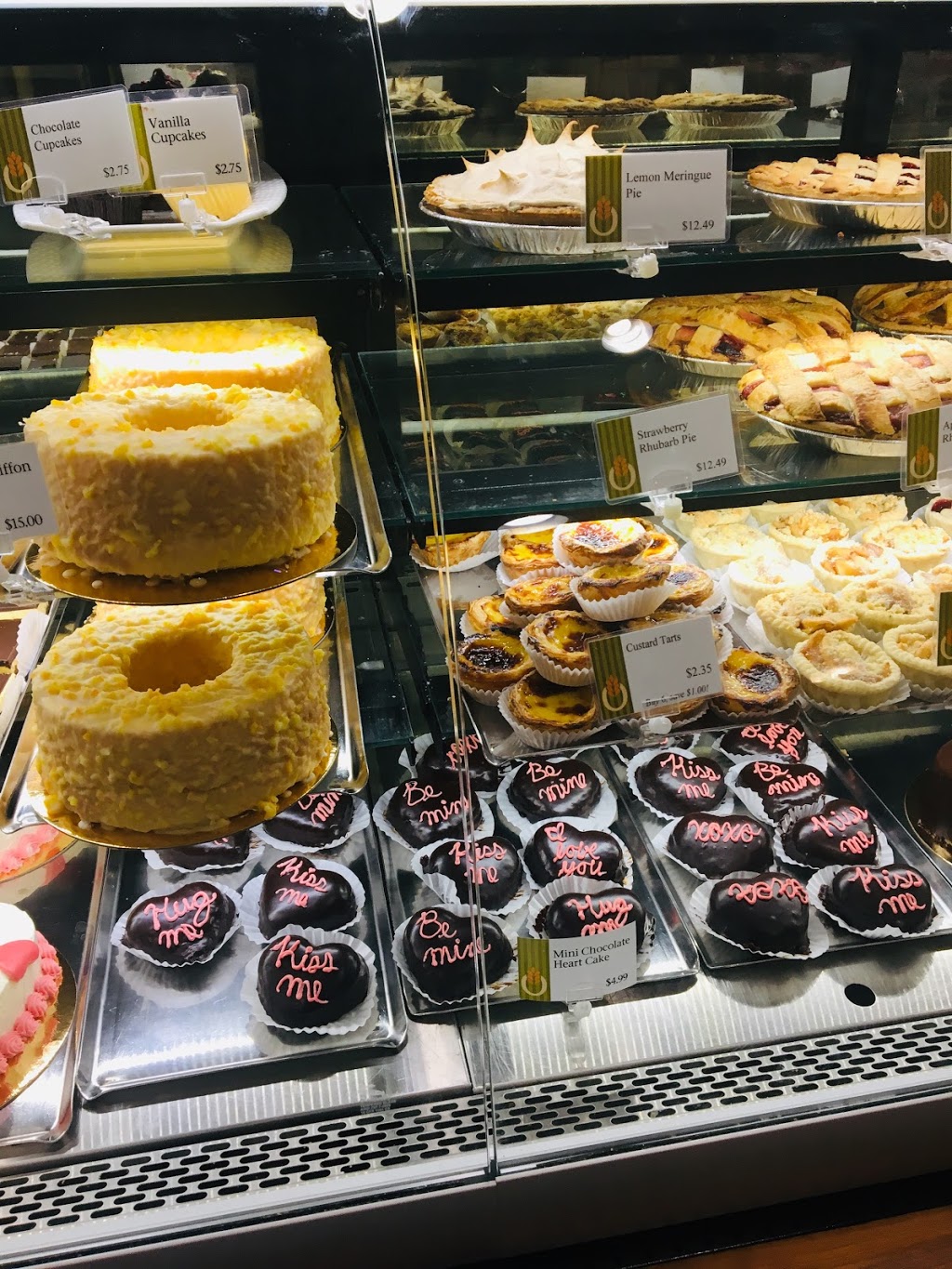 Hot Oven Bakery | 250 The East Mall, Etobicoke, ON M9B 6J6, Canada | Phone: (416) 233-6771