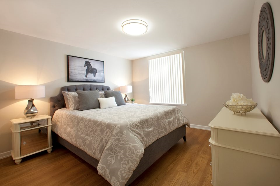 Carriage Hill | 122 Colborne St E, Oshawa, ON L1G 7B3, Canada | Phone: (905) 434-3972