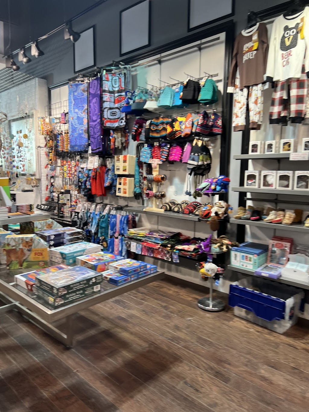 Teekcas Aboriginal Boutique | 1654 St Matthews Ave, Winnipeg, MB R3H 0X6, Canada | Phone: (204) 783-4542
