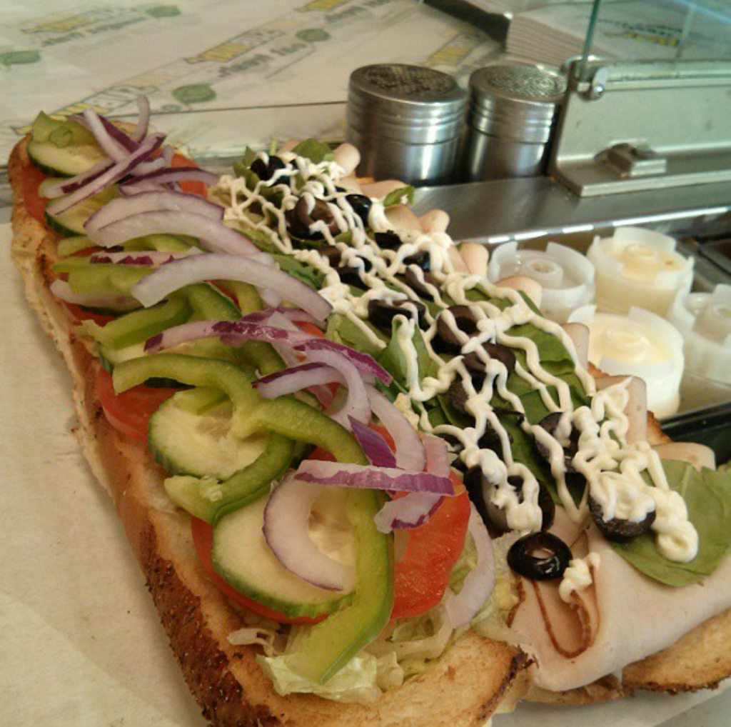 Subway | 10520 Yonge St Unit 38A, Richmond Hill, ON L4C 3C5, Canada | Phone: (905) 737-2999