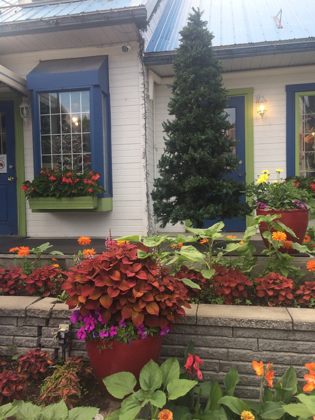 Click | 297 Rue Principale, Saint-Sauveur, QC J0R 1R0, Canada | Phone: (450) 227-7177