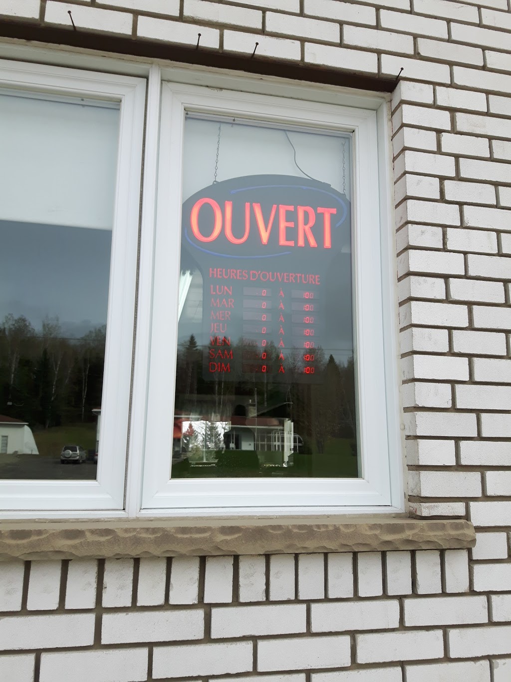 Restaurant Legault | 1670 Rue LAnnonciation N, Rivière-Rouge, QC J0T, Canada | Phone: (819) 275-2164