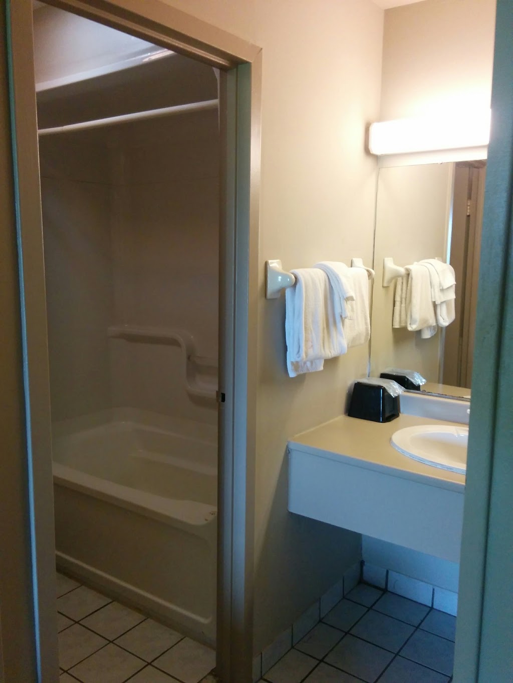 Mohawk Inn & Conference Centre | 9230 Guelph Line, Campbellville, ON L0P 1B0, Canada | Phone: (905) 854-2277