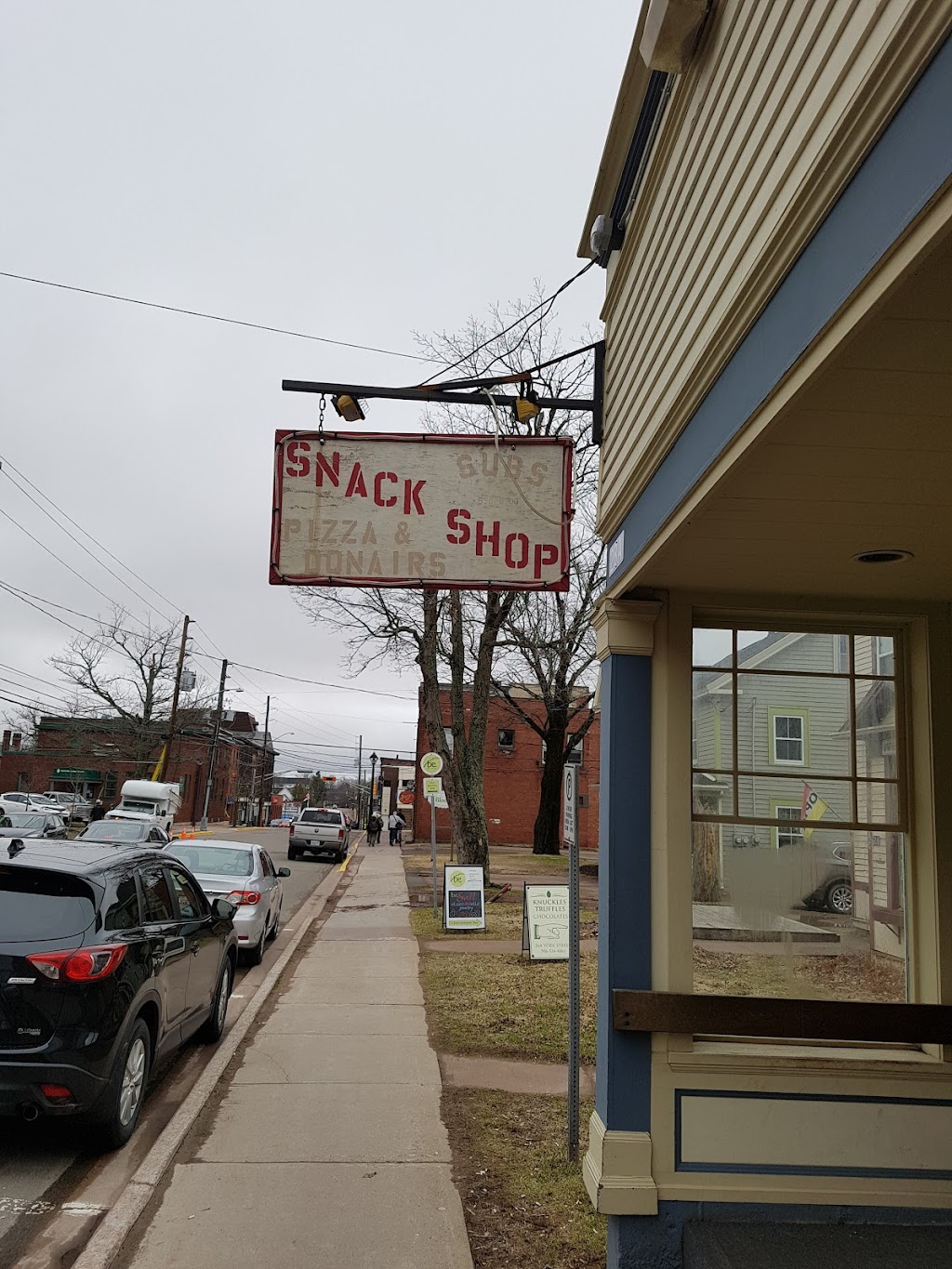 Bridge st Snack Shop | 23 Bridge St, Sackville, NB E4L 3N6, Canada | Phone: (506) 536-2320