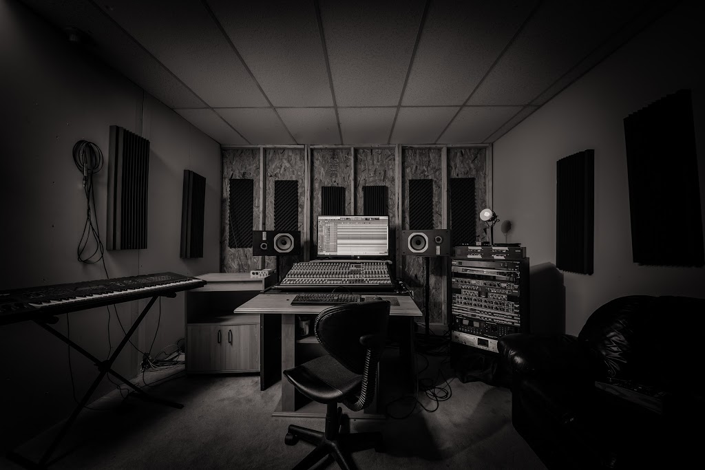Studio de la relève | 155 Rue Charbonneau, Rosemère, QC J7A 3G1, Canada | Phone: (514) 586-3352