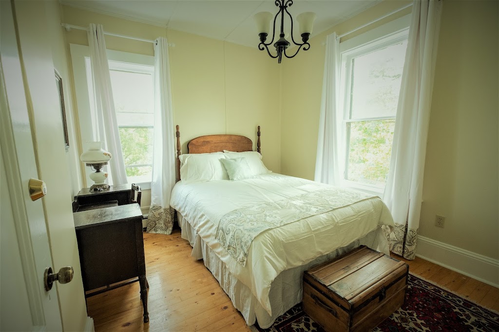 Carlisle House Inn | 548 St George St, Annapolis Royal, NS B0S 1A0, Canada | Phone: (902) 532-2100
