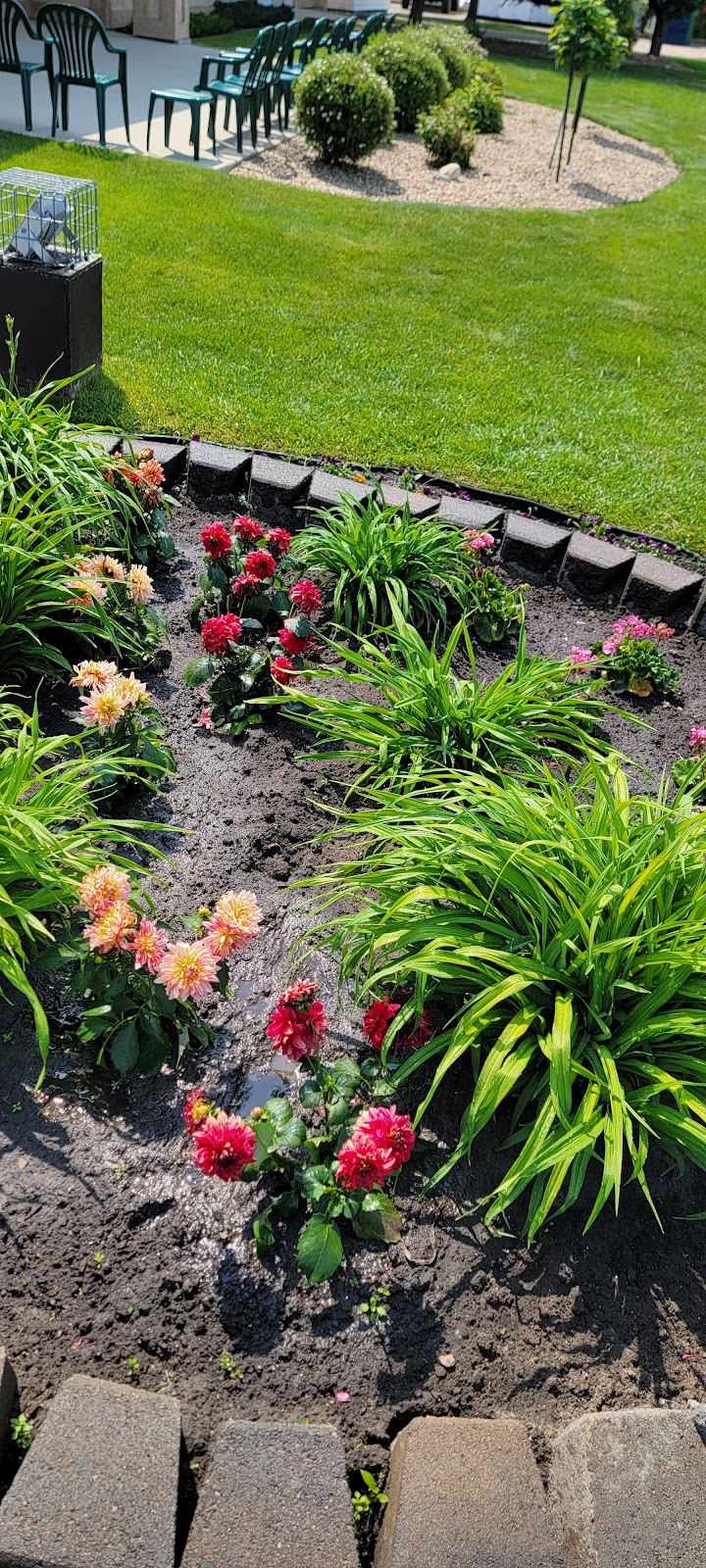 4 Seasons Lawn & Snow | 5001 Broadway Ave, Blackfalds, AB T0M 0J0, Canada | Phone: (403) 396-1142
