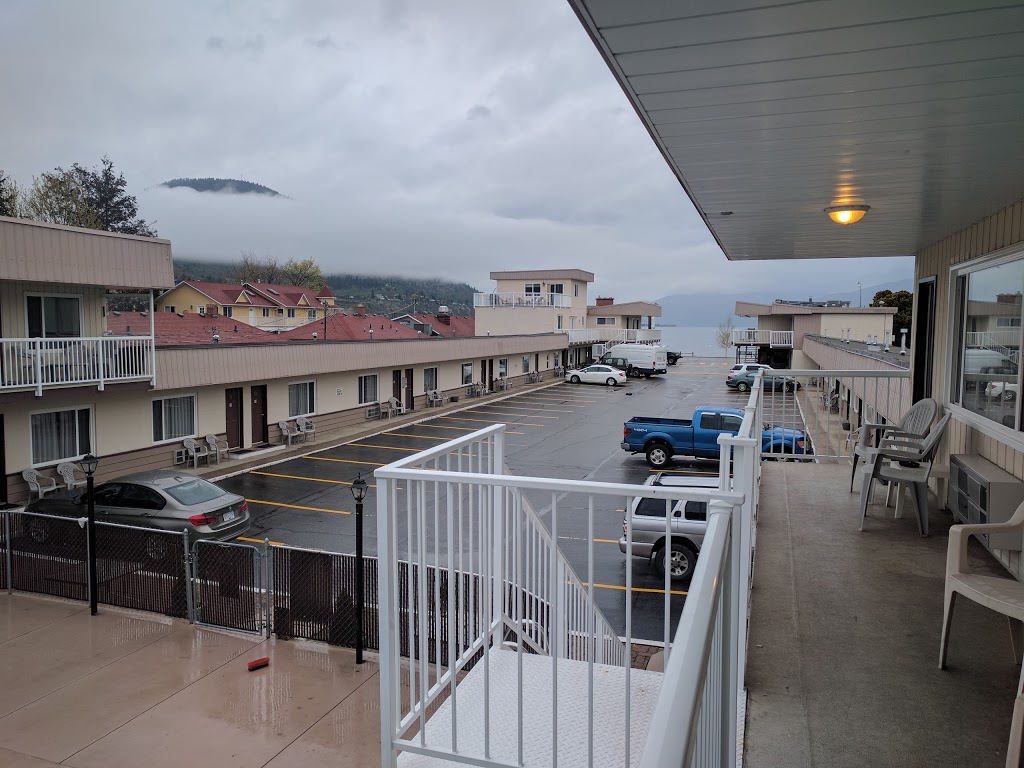 Shoreline Resort | 926 Lakeshore Dr W, Penticton, BC V2A 1C1, Canada | Phone: (866) 898-5219