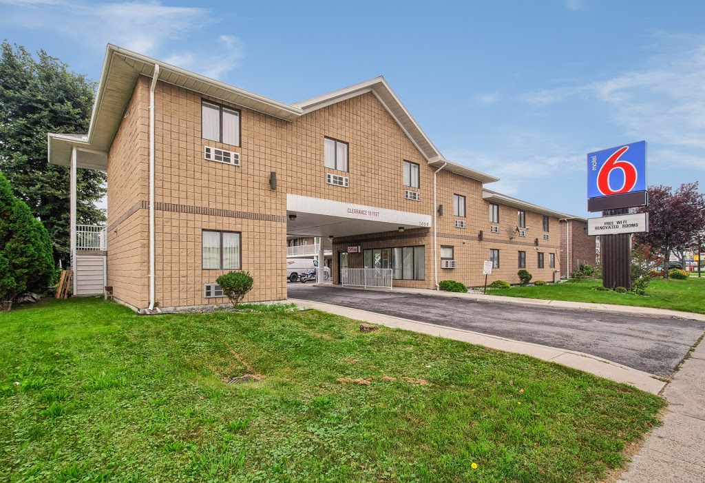 Motel 6 Windsor, ON | 2000 Huron Church Rd, Windsor, ON N9C 2L5, Canada | Phone: (519) 966-8811