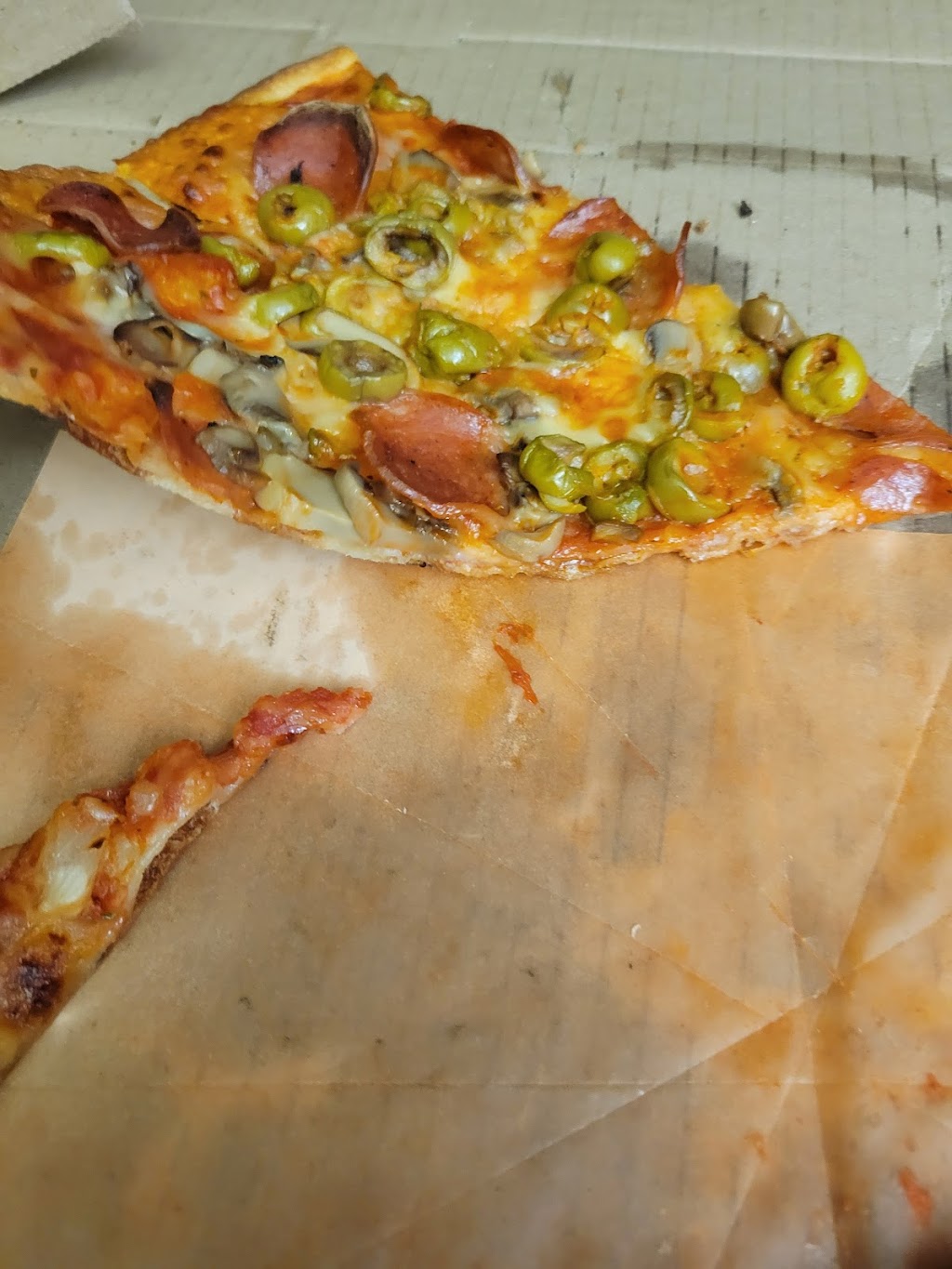 Volcano Pizzeria | 256 E Main St, Welland, ON L3B 3W9, Canada | Phone: (905) 735-3716