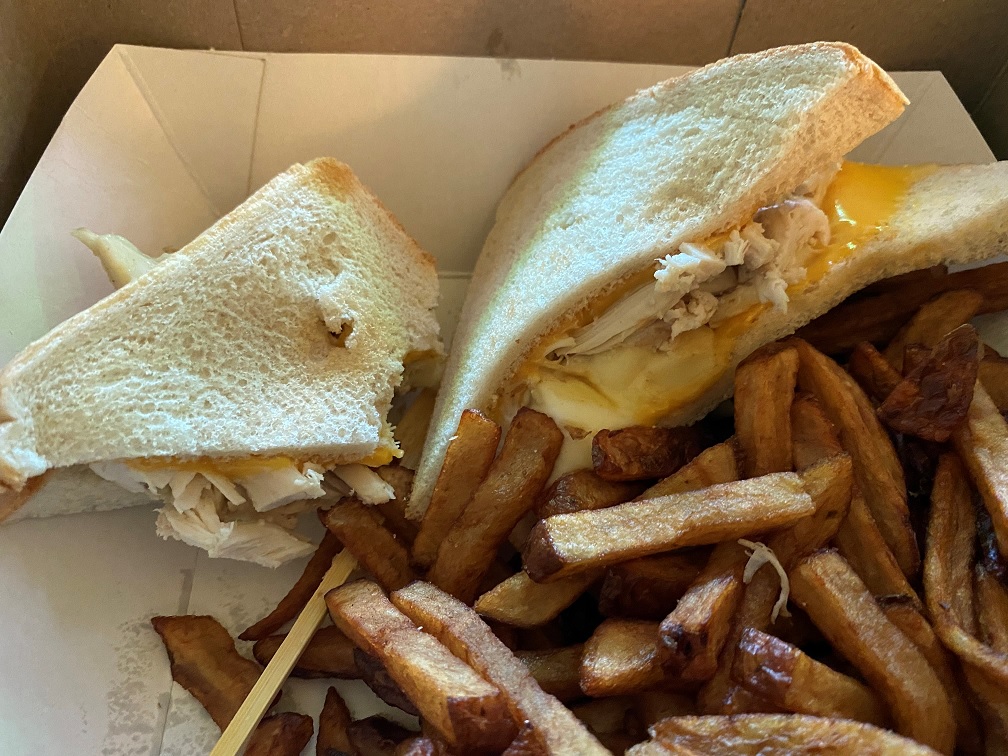 Mon Petit Poulet | 20 Bd Jean-Paul-Vincent, Longueuil, QC J4G 2M5, Canada | Phone: (450) 332-4332