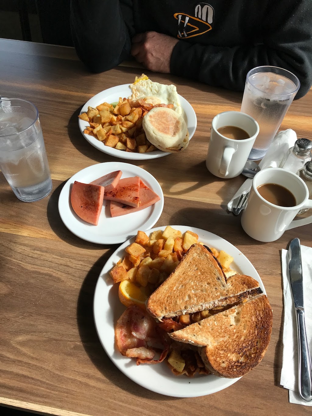 Chez Linda | 534 Main St, Shediac, NB E4P 2H1, Canada | Phone: (506) 532-2302